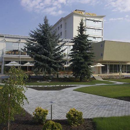 Hotel Janosik Liptovský Mikuláš المظهر الخارجي الصورة