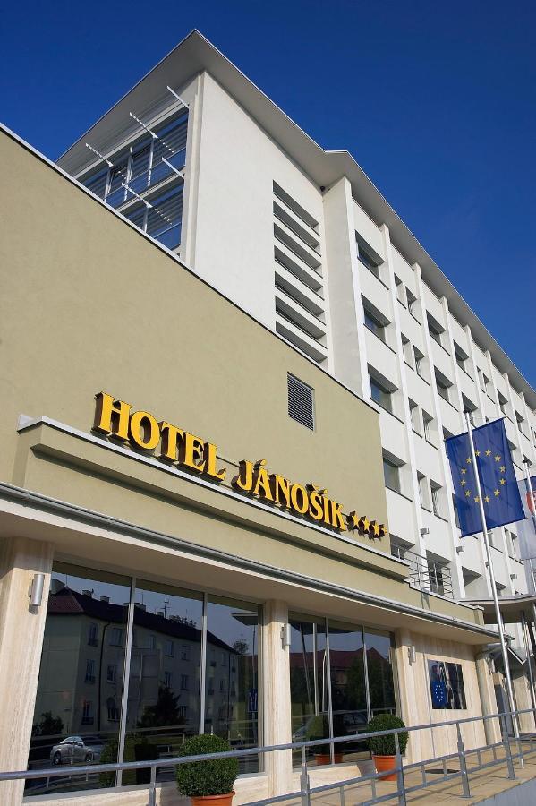 Hotel Janosik Liptovský Mikuláš المظهر الخارجي الصورة