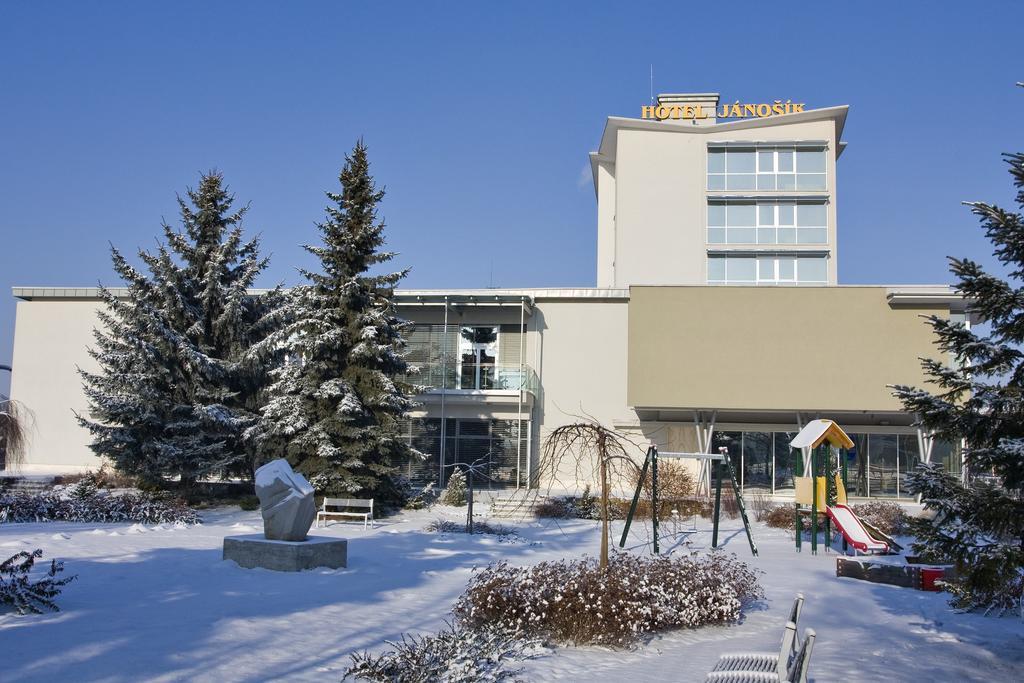 Hotel Janosik Liptovský Mikuláš المظهر الخارجي الصورة