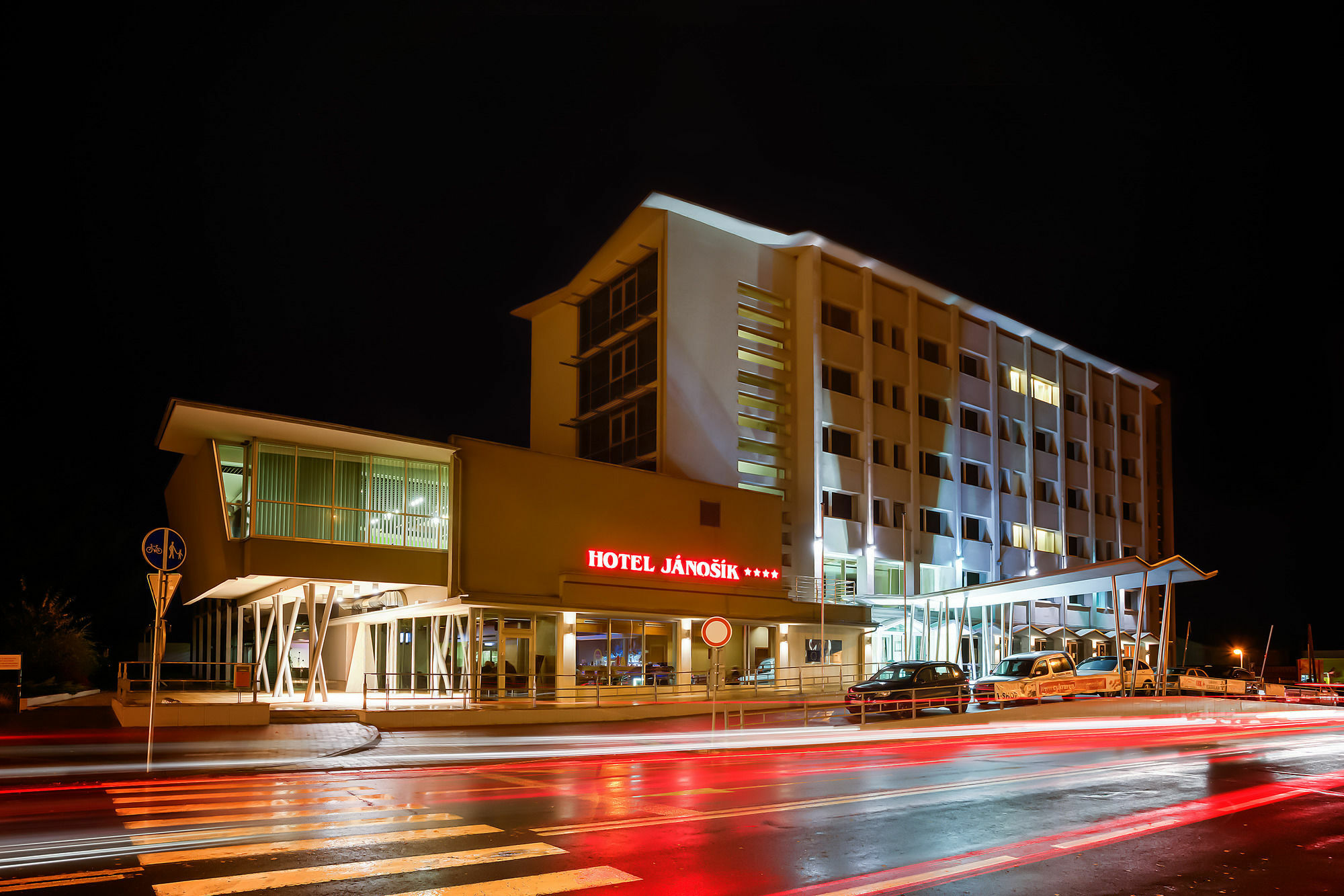 Hotel Janosik Liptovský Mikuláš المظهر الخارجي الصورة